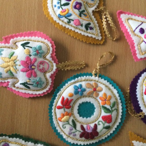 8 Handmade Stuffed Christmas Ornaments Embroidery decoration different shape - Picture 4 of 6